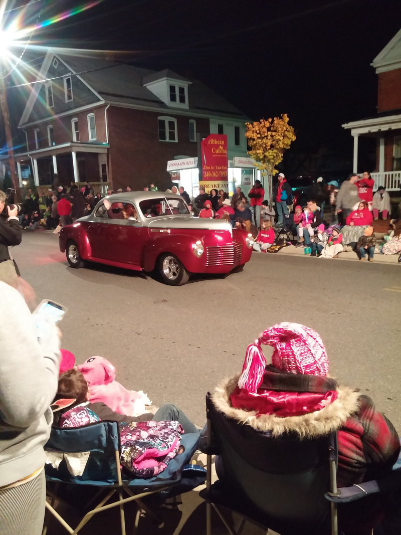 Illustration for article titled Halloween Parade Car Show Photodump